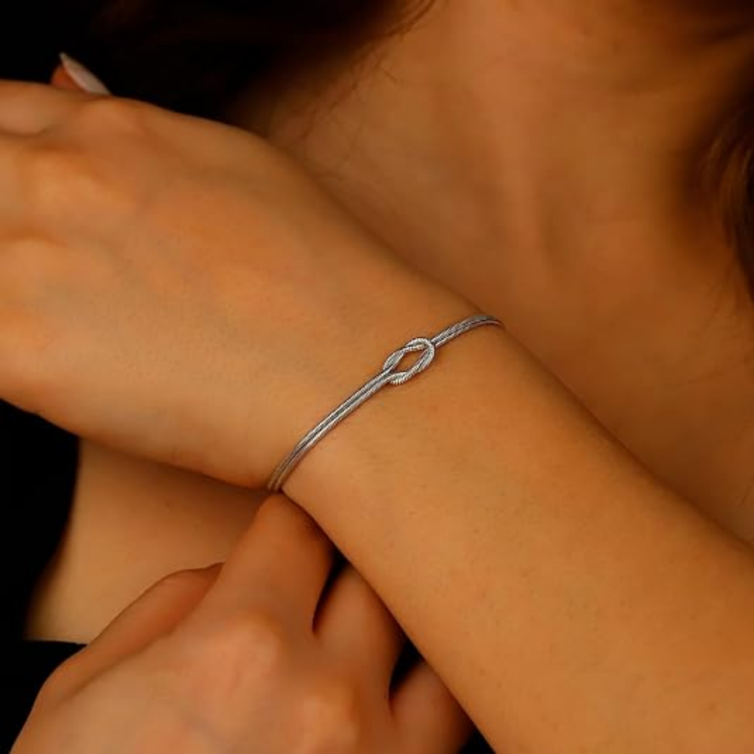 Svenja – Elegantes Schlangenkett-Armband mit symbolischem Knoten