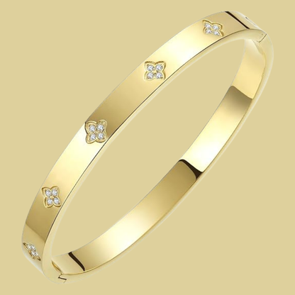Helena – Edler Armreif mit funkelnden Blüten-Akzenten und Goldfinish