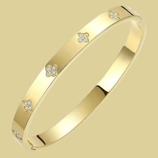 Helena – Edler Armreif mit funkelnden Blüten-Akzenten und Goldfinish